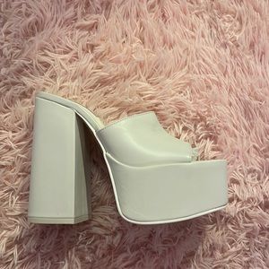 Steve Madden White leather Trixie platform sandals